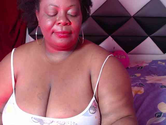 ShantalBBW webcam