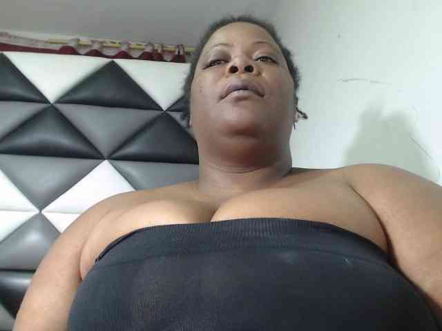 ShantalBBW webcam