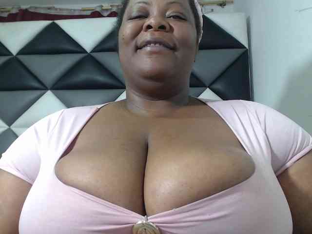 ShantalBBW webcam