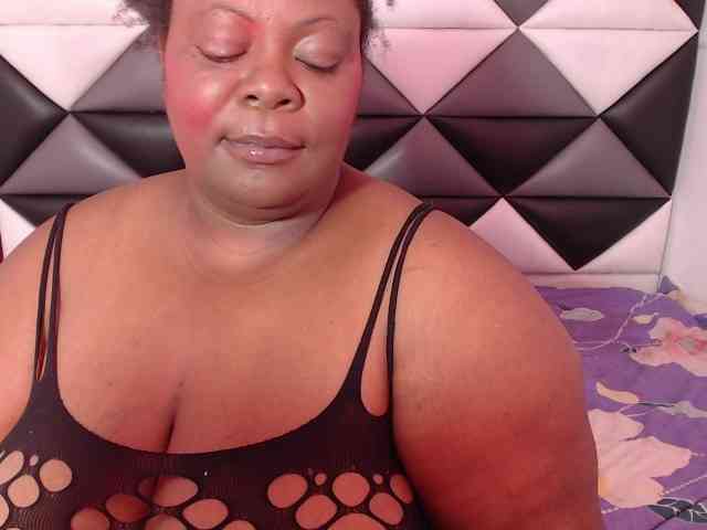 ShantalBBW webcam