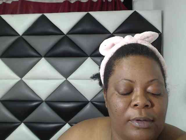 ShantalBBW webcam