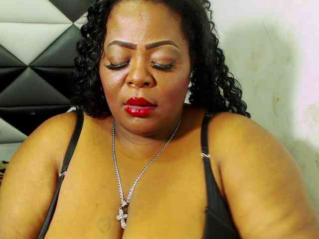 ShantalBBW webcam