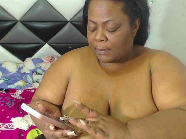 ShantalBBW webcam
