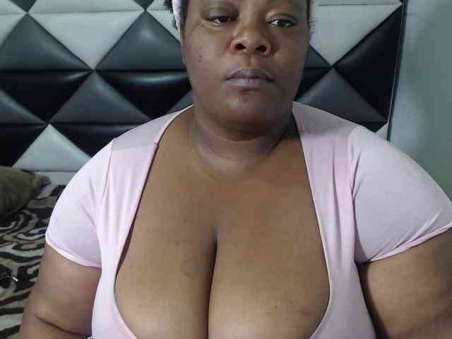 ShantalBBW webcam