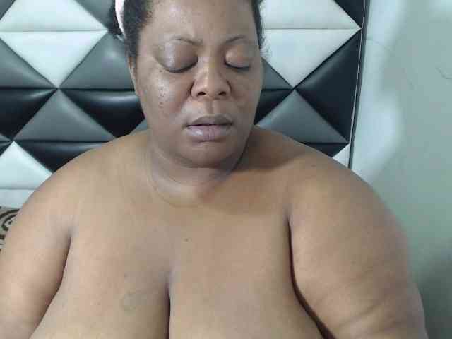 ShantalBBW webcam
