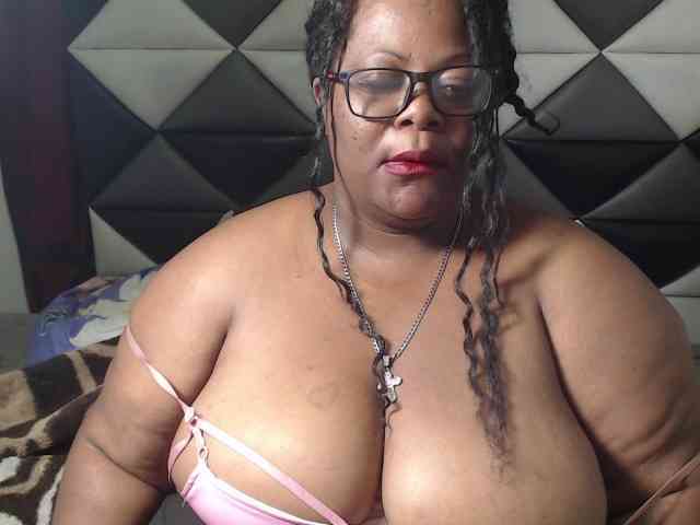 ShantalBBW webcam