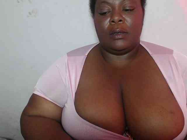 ShantalBBW webcam