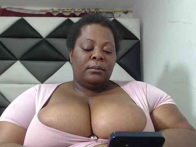 ShantalBBW webcam