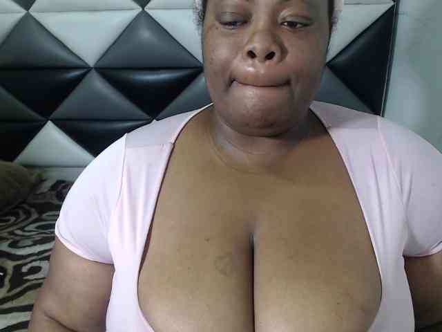 ShantalBBW webcam