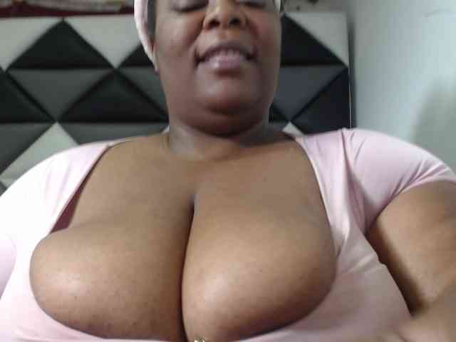 ShantalBBW webcam