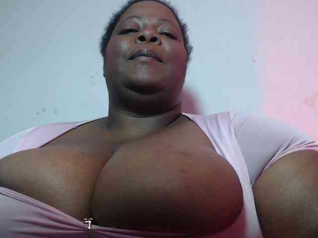 ShantalBBW webcam