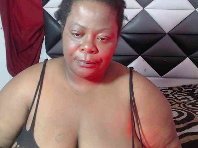 ShantalBBW webcam