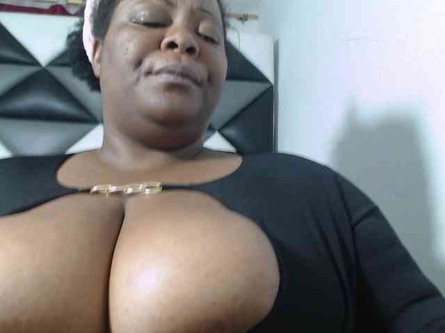 ShantalBBW webcam