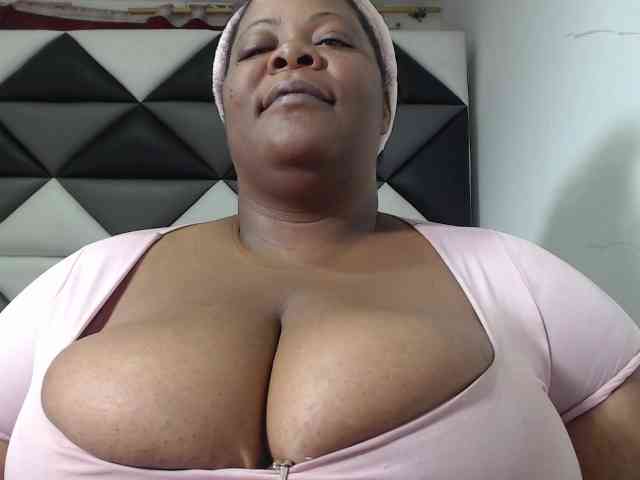 ShantalBBW webcam