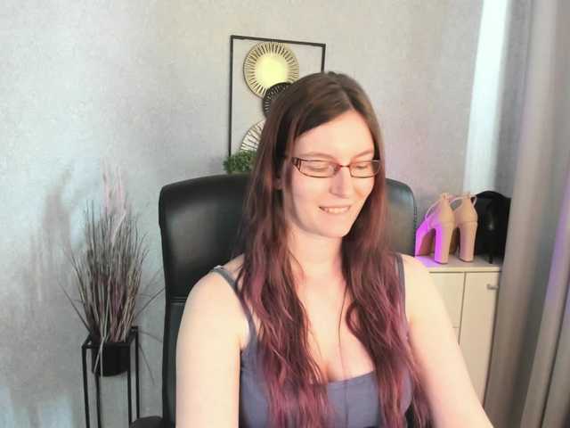 le modèle EmmaHeart est en webcam porno dans un show sur le site bongacams, il possède les tags suivants: White/Caucasian,Redhead,Shaved