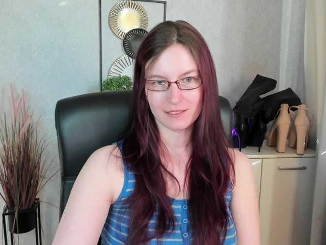 EmmaHeart ist eine deutsche Camgirl, die live performt in einem Show auf BongaCams. Die Haupt-Tags sind: White/Caucasian,Brunette,Shaved,