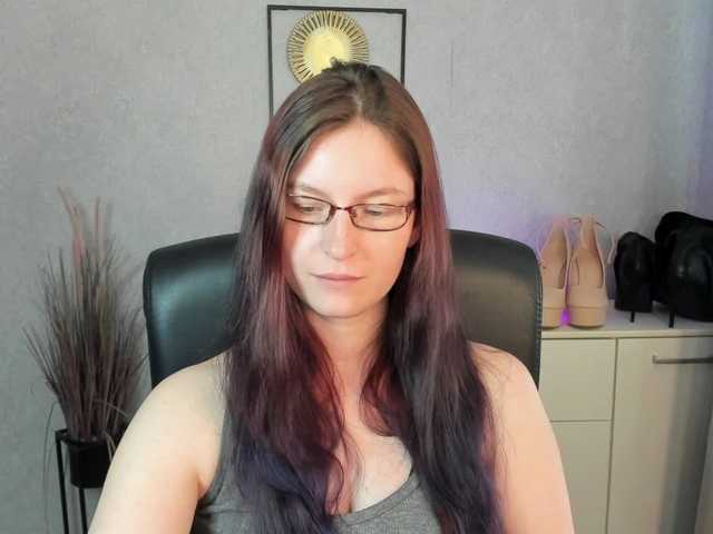 le modèle EmmaHeart est en webcam porno dans un show sur le site bongacams, il possède les tags suivants: White/Caucasian,Redhead,Shaved