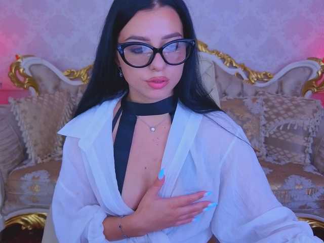 KitnissKiss live cam on BongaCams