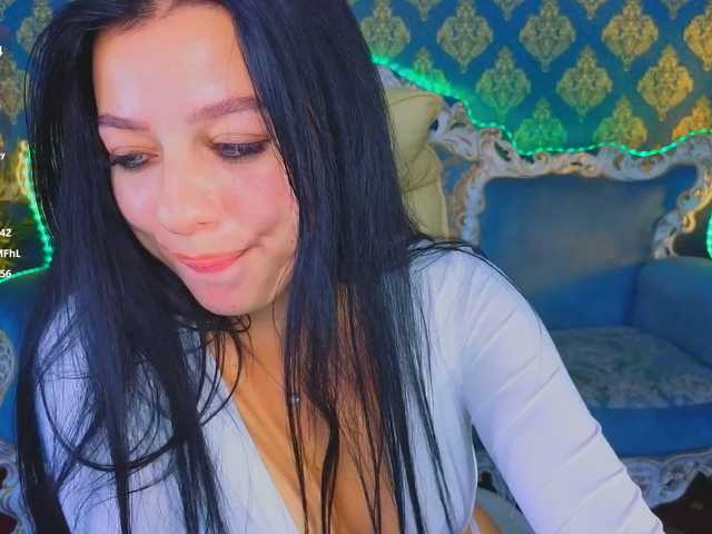 KitnissKiss live cam on BongaCams