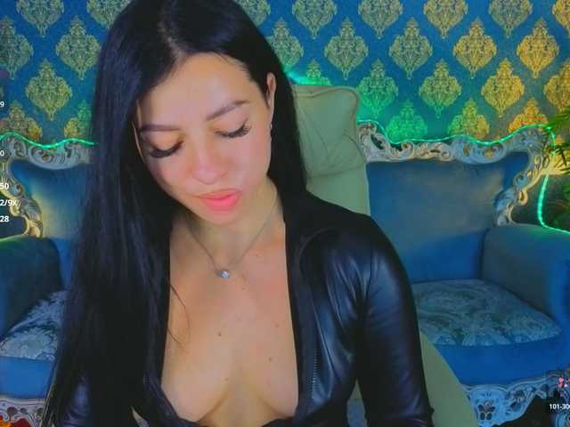 KitnissKiss live cam on BongaCams