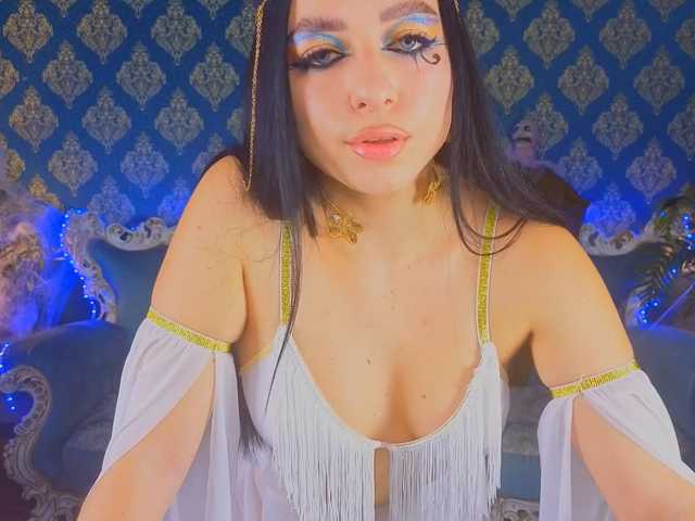 KitnissKiss live cam on BongaCams