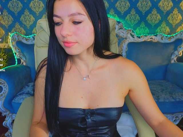 KitnissKiss live cam on BongaCams
