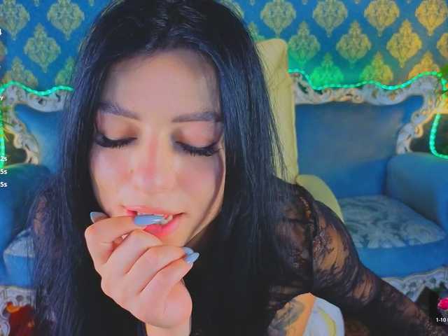 KitnissKiss live cam on BongaCams