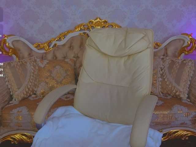 KitnissKiss live cam on BongaCams