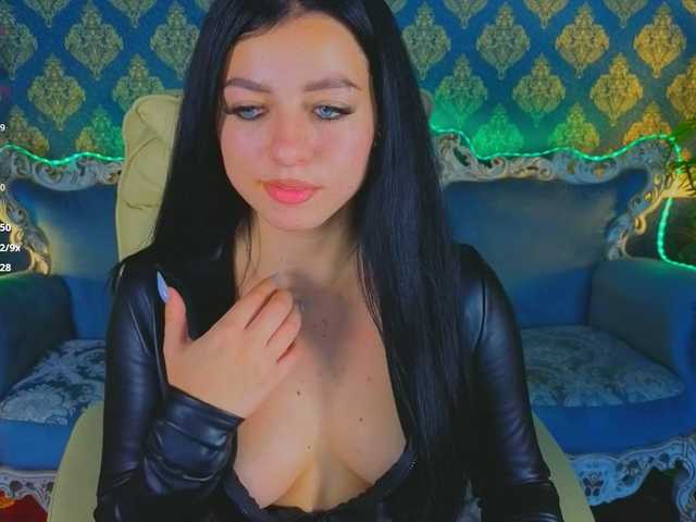 KitnissKiss live cam on BongaCams