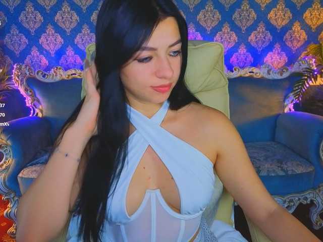 KitnissKiss live cam on BongaCams