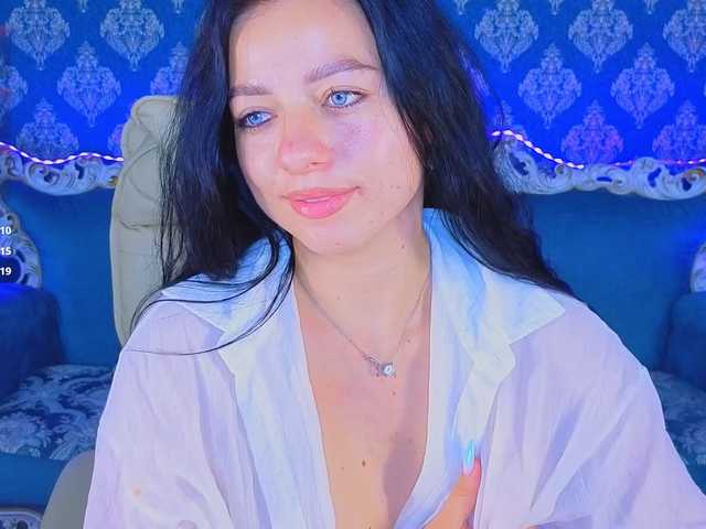 KitnissKiss live cam on BongaCams