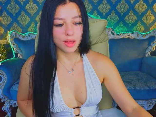 KitnissKiss live cam on BongaCams