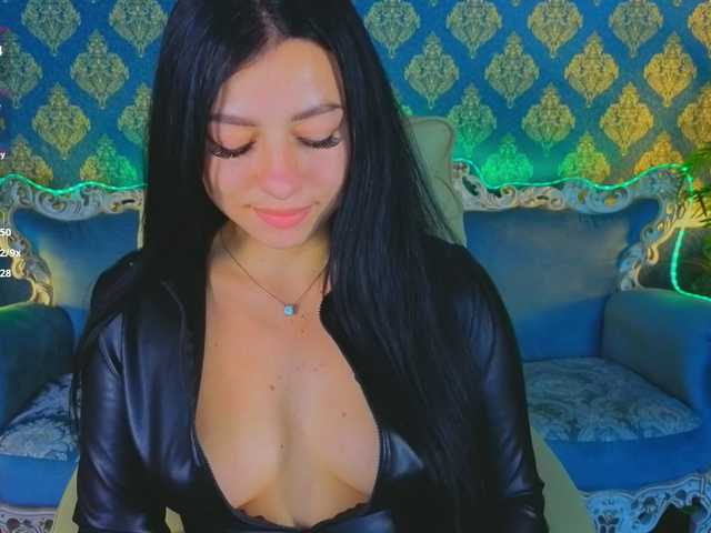 KitnissKiss live cam on BongaCams