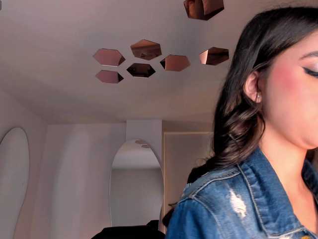 ValeriaVelvet live cam on BongaCams