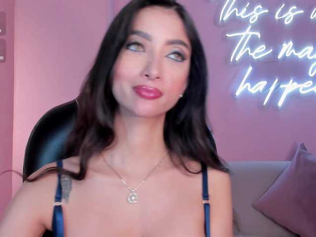 ValeriaVelvet live cam on BongaCams