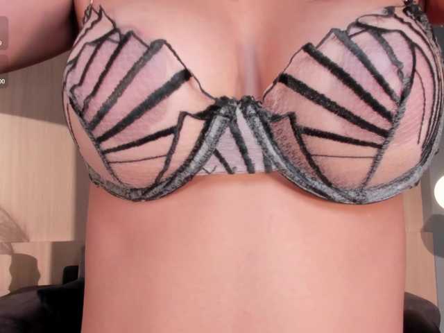 ValeriaVelvet live cam on BongaCams