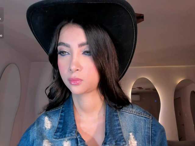 ValeriaVelvet live cam on BongaCams