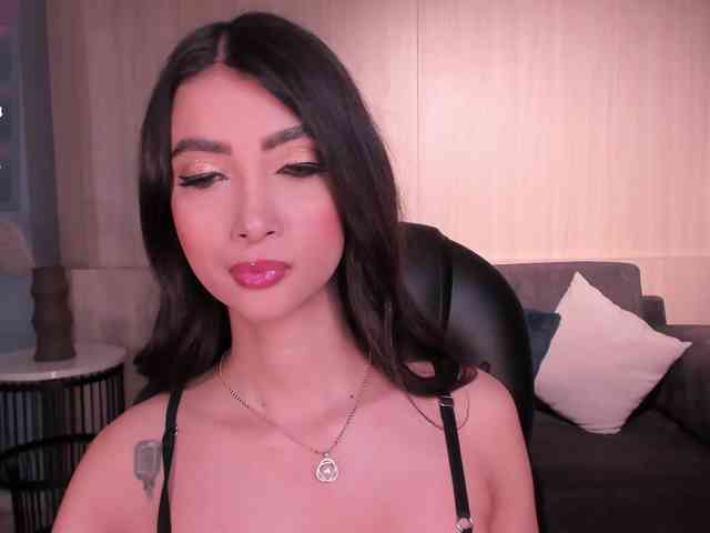 Model: ValeriaVelvet