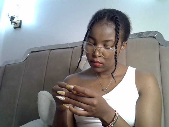 Mia-caramel live cam on BongaCams