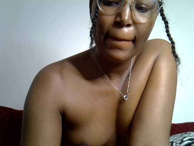 Mia-caramel live webcam show