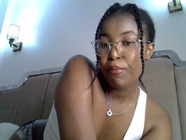 Mia-caramel live webcam show