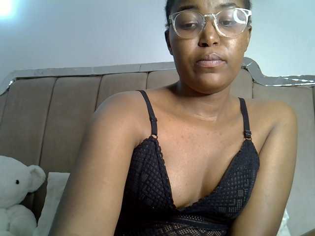 Mia-caramel live cam on BongaCams