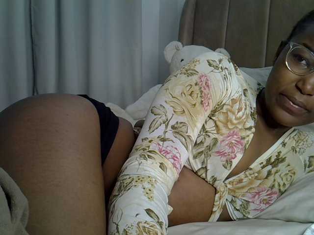 Mia-caramel live cam on BongaCams