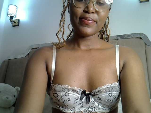 Mia-caramel live cam on BongaCams