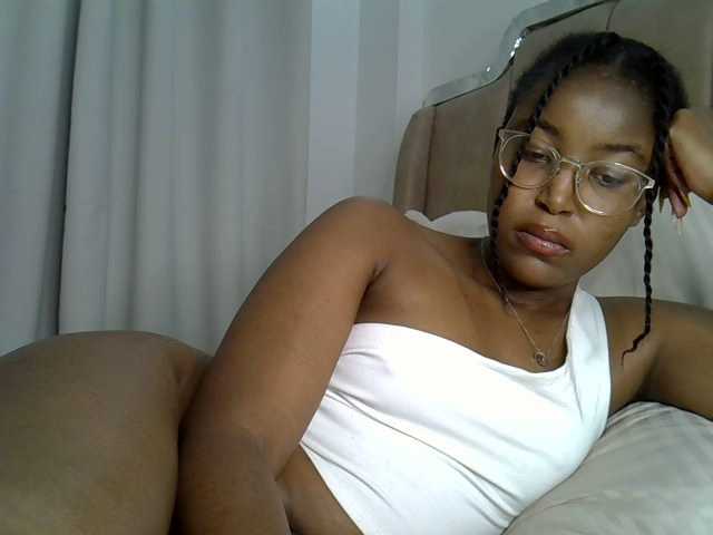 Mia-caramel live webcam show