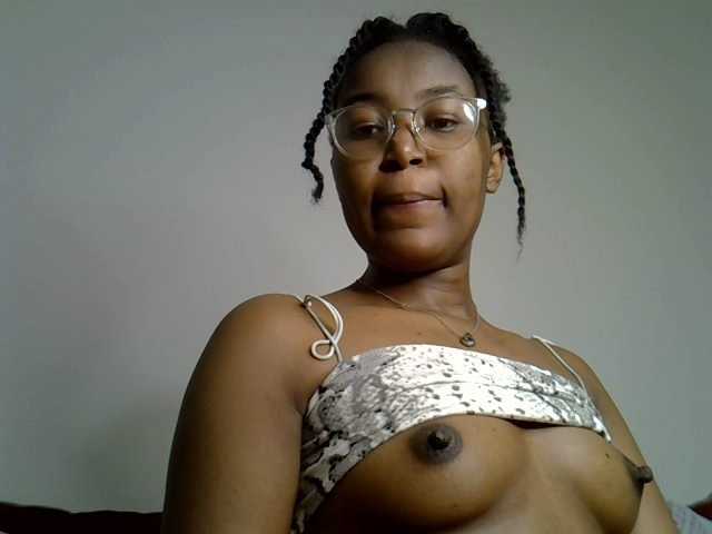 Mia-caramel live webcam show