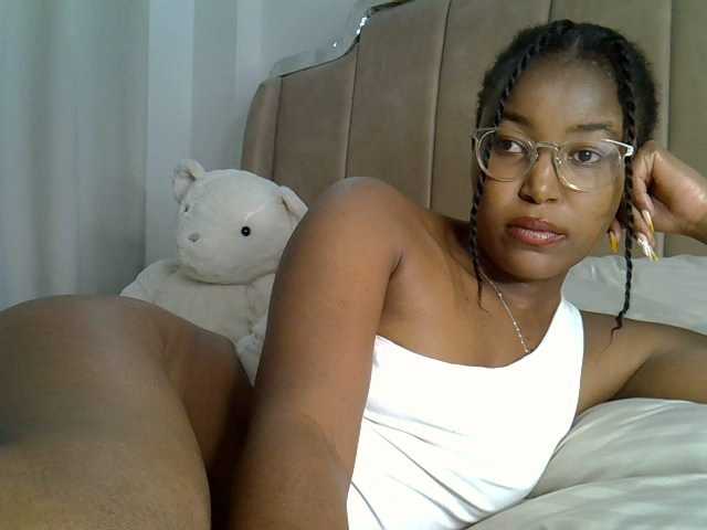 Mia-caramel live webcam show