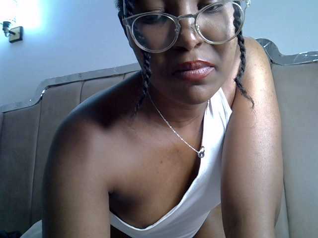 Mia-caramel live webcam show