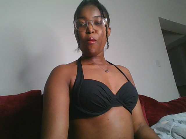Mia-caramel live cam on BongaCams