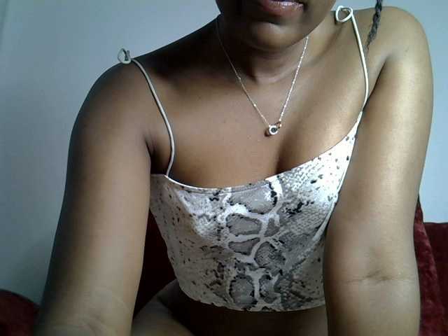 Mia-caramel live webcam show